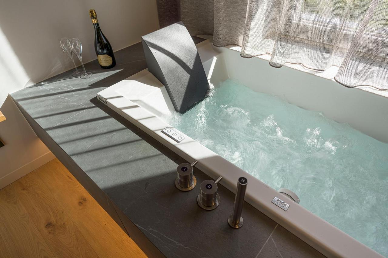 Aera Luxury Suites - 303 304 305 Катания Экстерьер фото